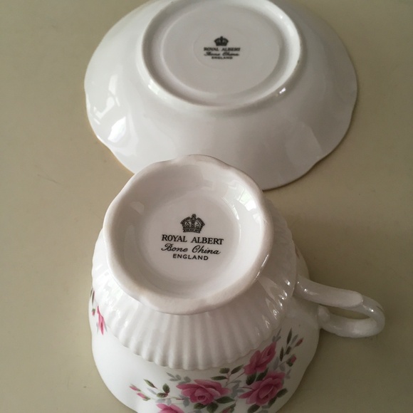 Royal Albert Bone China pink rose pattern tea cup and saucer with gold rim - Picture 5 of 5